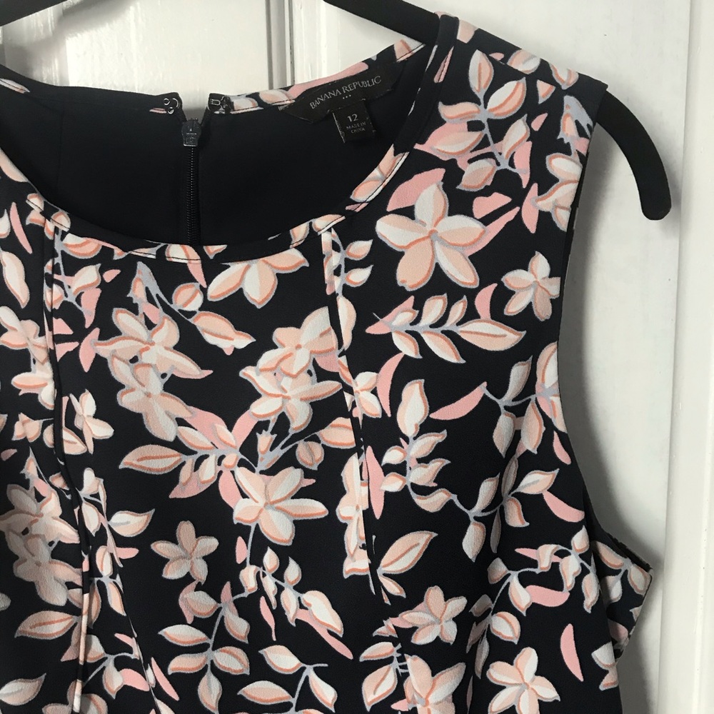 BR Top Banana Republic Floral Peplum Top